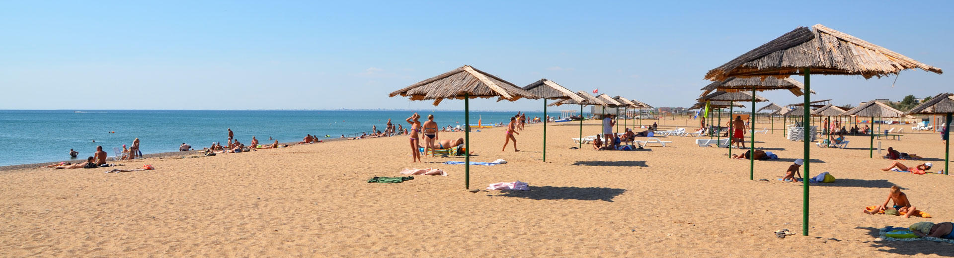 Песчаный пляж в Саках в Крыму