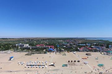 Вид на гостиницу “Седьмой сектор” в Крыму, в городе Саки