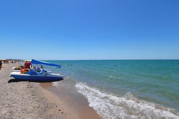 Песчаный пляж в Саках, Крым