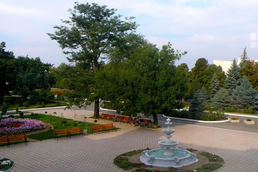 Курортный парк в Саках, Крым